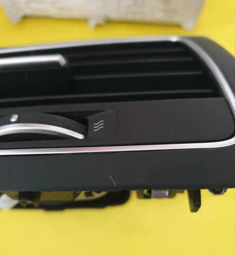 resimler/genel/Megane 4-IV Sağ Kalorifer Havalandırma Izgarası 687600666R  